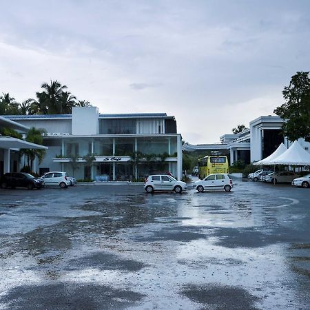 Treebo Trend Al Saj Convention Centre Kazhakuttam Exteriör bild